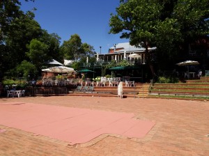 The Mundaring Weir Hotel from the front